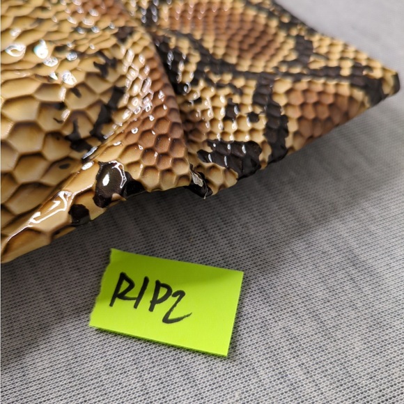 🍭 3/$10 👯‍♀️Host Pick⚡️FREE w/purchase SnakeskinPrint Clutch/Small Purse-w/flaws - Picture 12 of 13